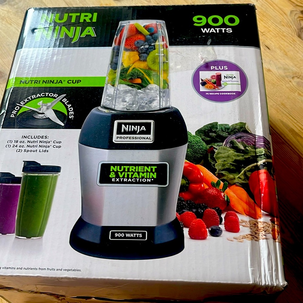 Nutri Ninja blender 900 watts NWT